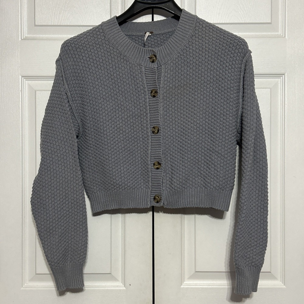 Free People Lila Cardi Gray Knit Cardigan Sweater Cropped Crewneck Textured Sz M